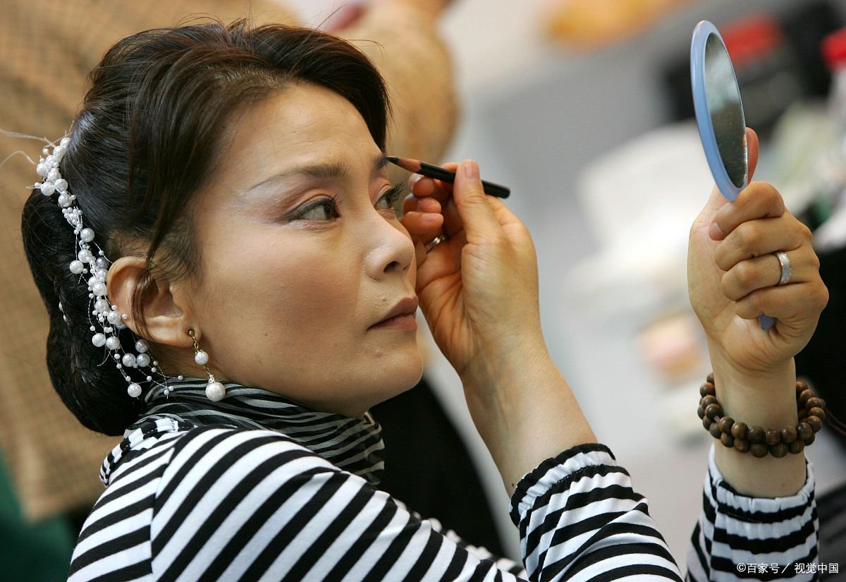 电影《杜十娘》的主演潘虹，现在怎么样了？