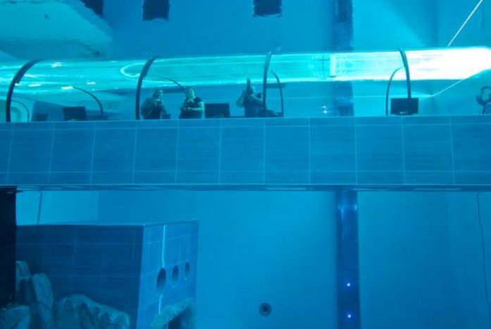 世界上“最深”的泳池，水面离底部有40米，你愿意去体验一番吗？