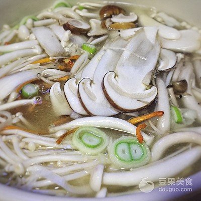 如何做美味的菌汤？