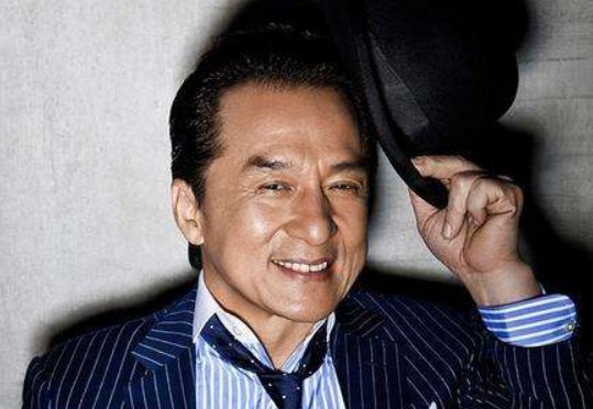 成龙豪宅司法拍卖被撤回,具体是什么情况?