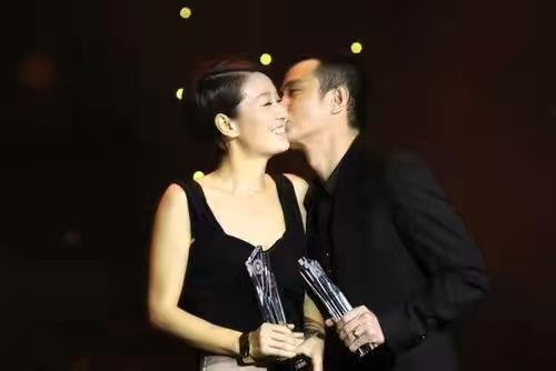 马伊琍俩女儿罕见露面，怎么看待她和文章的分分离离？