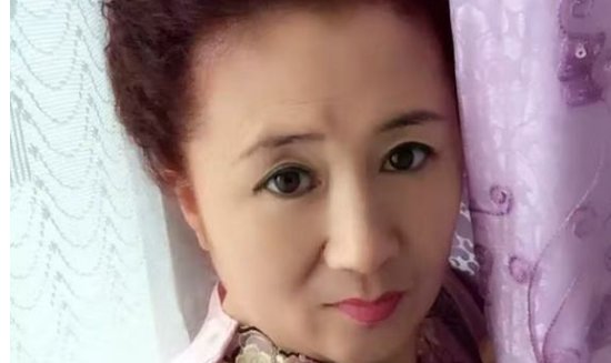 陕北网红霞姐和李宁是什么关系？