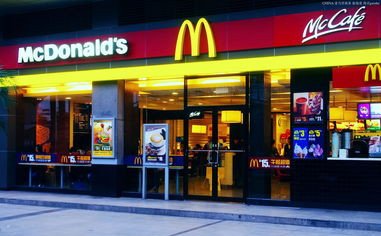 顾客投诉麦当劳汉堡发臭,此事的真相到底是什么?