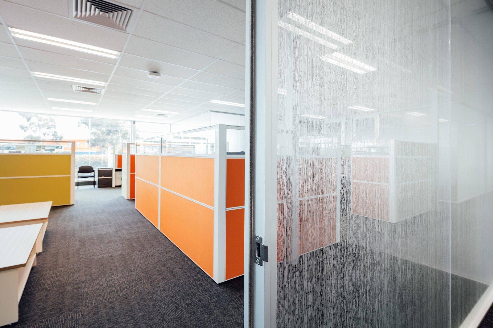 玻璃隔断墙价格是多少钱？