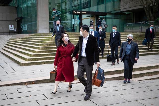 孟晚舟穿一整套香奈儿现身,这颜色就意味着不会轻易被打败,对此你怎么看?