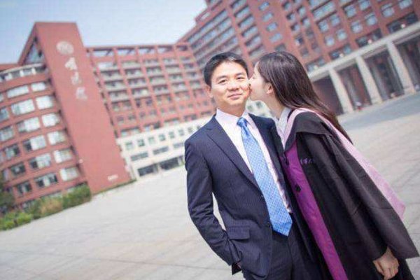 章泽天晒照准备开学,为何她选择的是剑桥大学?