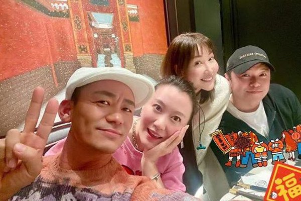 成龙谭晶聚会明星云集,陈思诚佟丽娅罕见合体,哪些细节有力回击婚变传闻?