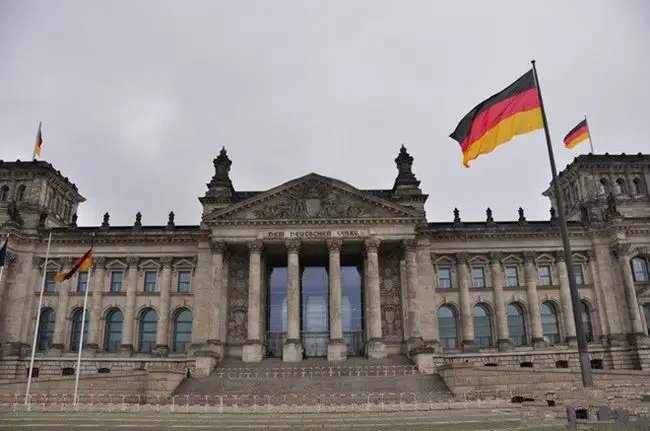 波兰向德国索要1.3万亿美元二战赔款,如何看待此事?