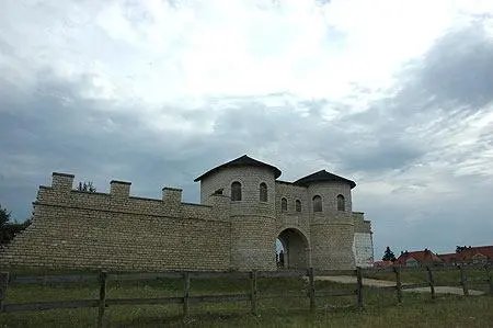 场面壮观！古罗马千年军营因干旱重见天日，曾有着怎样的历史背景？