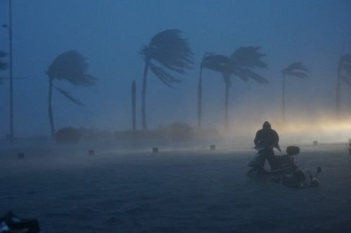 受台风“轩岚诺”影响,上海全市暂停开放景观照明!台风何时能走?