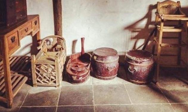 在古时候，生活在故宫里的人是怎么上厕所的？