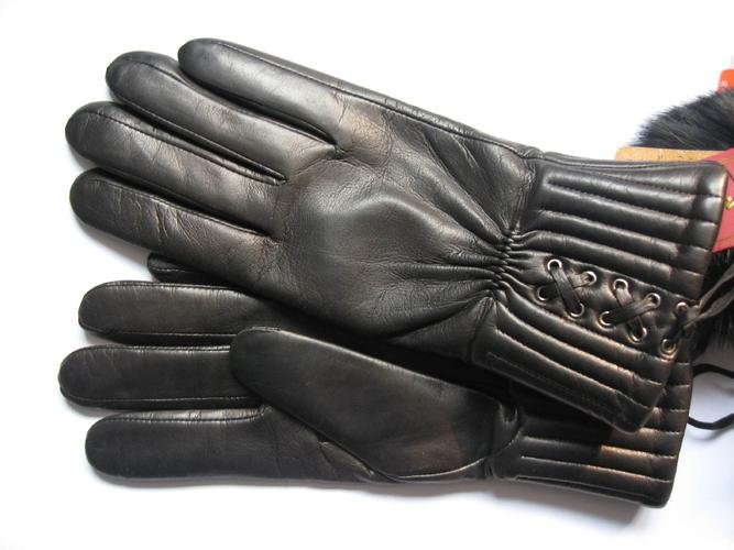 湖南一男子因杀年猪接触生猪肉住进ICU，接触生的猪肉需要做好哪些防范？