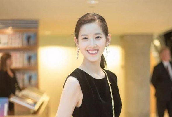 章泽天的父亲,在章泽天的成名路上扮演了怎样的角色?