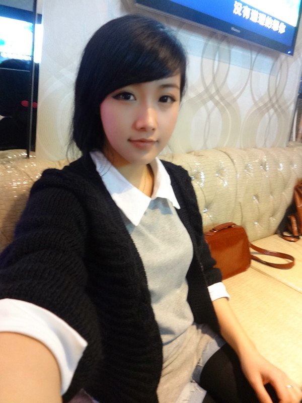 超级喜欢这张照片想知道这人是谁，还有她的其他照片没有