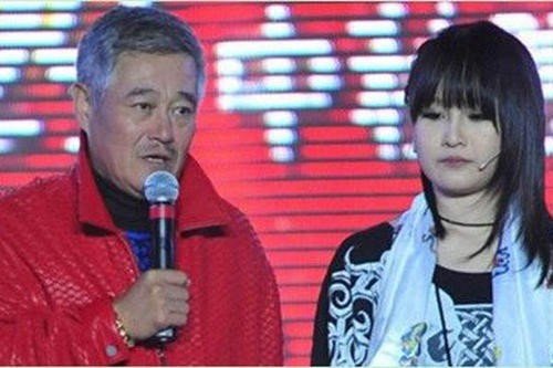 赵本山女儿赵一涵出席朋友生日会,十几个保镖保护,真的有必要吗?