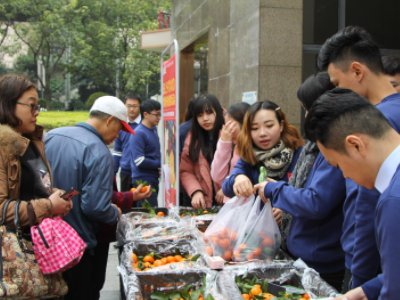 白岩松谈互联网巨头参与社区团购，消费者真的是受益者么？