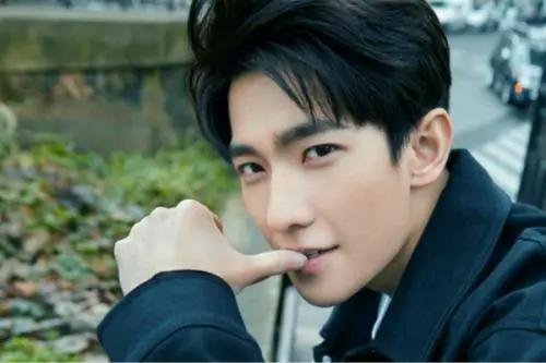 杨洋壁咚迪丽热巴花絮曝光，你觉得他们俩有CP感吗？