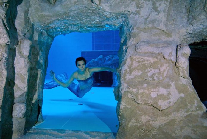 世界上“最深”的泳池，水面离底部有40米，你愿意去体验一番吗？