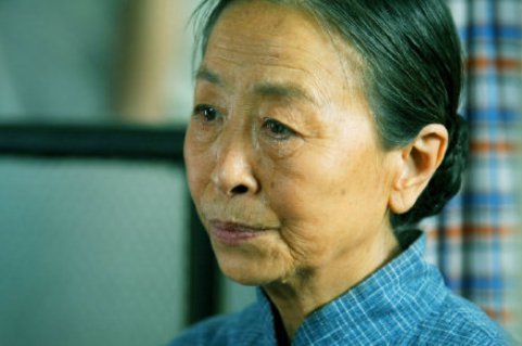 75岁“丑娘”张少华离世,瘦成纸片蜗居40平米房子,这是为何?