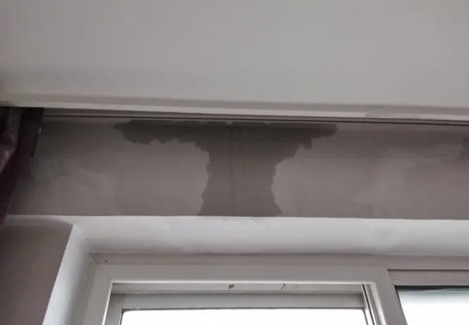 九旬老楼十年“下雨”,上海阿姨哽咽崩溃,到底发生了什么?