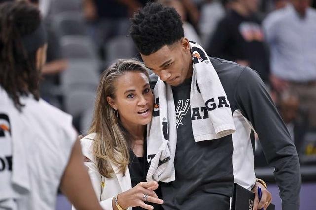 NBA 历史上第一位女性教练是谁？