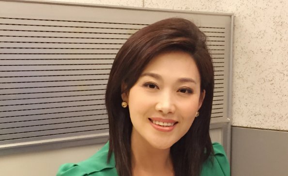 谁有央视最漂亮的主持郑丽的所有资料，她是我看到最漂亮的主持了