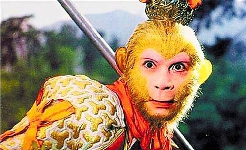 请简述《西游记》孙悟空的称号“美猴王”的由来以及相应的故事情节