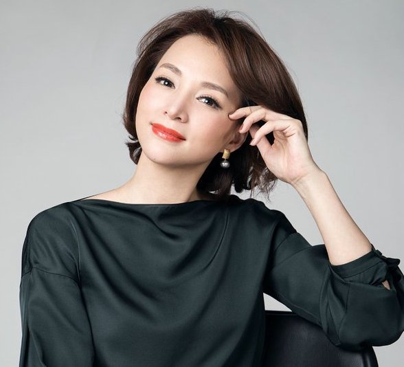 董卿入豪门“南柯一梦”!百亿老公破产!儿子入美籍终成笑柄!你怎么看?