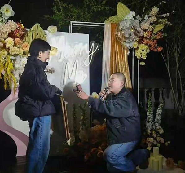 郝劭文求婚成功，并称“不准欺负我老婆”，他的女友是什么身份呢？