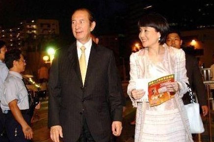 何鸿燊有四个老婆，不犯重婚罪的吗