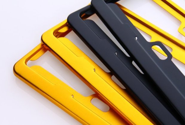 安装车牌架是否违章?