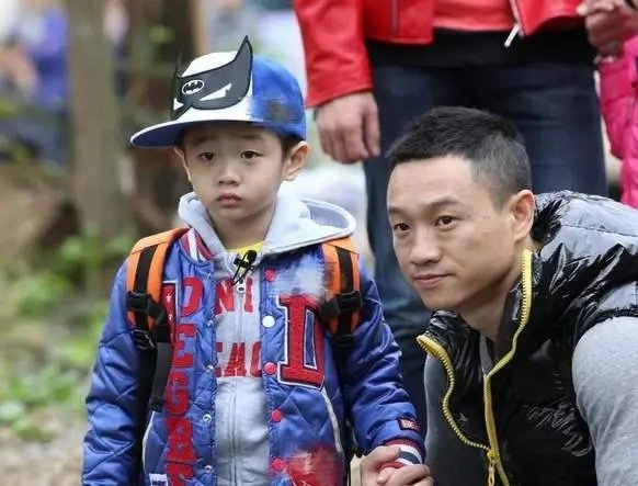 杨威晒娃分享12岁杨阳洋近照,透露儿子已经上初中,有勾起你的哪些回忆?