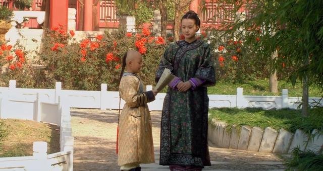 《甄嬛传》中,甄嬛的孩子弘瞻最后的结局如何?