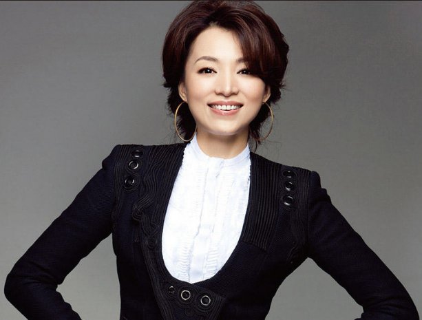 董卿入豪门“南柯一梦”!百亿老公破产!儿子入美籍终成笑柄!你怎么看?