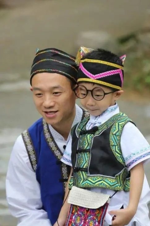 杨威晒娃分享12岁杨阳洋近照,透露儿子已经上初中,有勾起你的哪些回忆?