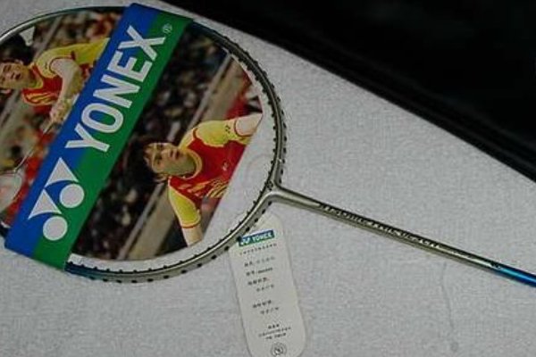 尤尼克斯羽毛球拍有哪几个系列？