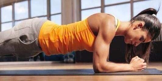 刘亦菲单手做平板支撑,她的动作标准吗?