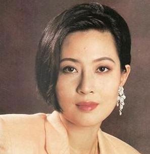 孙淳夫妻二人戏里戏外都是夫妻,恩爱30年为何无子女?