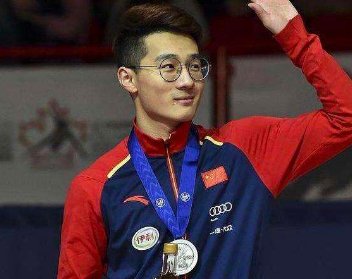 任子威夺冠后补交作业被移出群聊,这位冠军来自哪个学校?