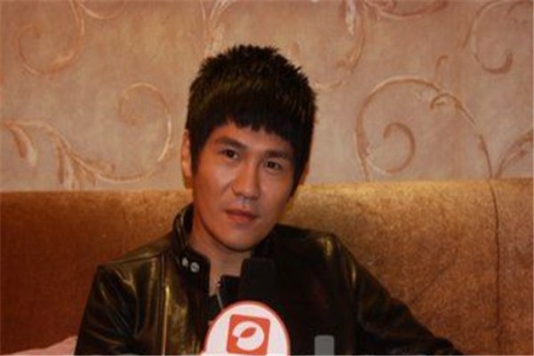 42岁曹格被狗咬伤,现场照片触目惊心,他的伤势严重吗?