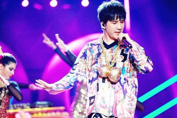 刘德华曾经打保安被大众夸奖,为何周杰伦骂保安却被全网嘲?