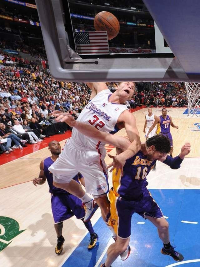 猜NBA名场面：只看意外入镜球员，你能猜出这是哪5次著名隔扣吗？