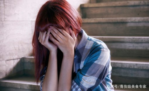 为什么十指紧扣的握手方式更能给女孩带来安全感？