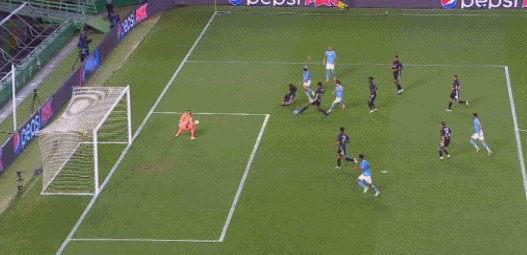 曼城1-3输给里昂队的比赛里,斯特林的表现如何?