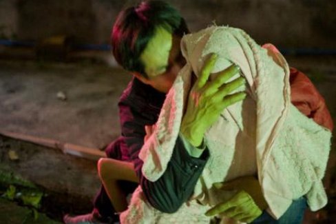 青岛一垃圾桶上,惊现一名女婴,背后究竟有什么难以启齿的艰难?