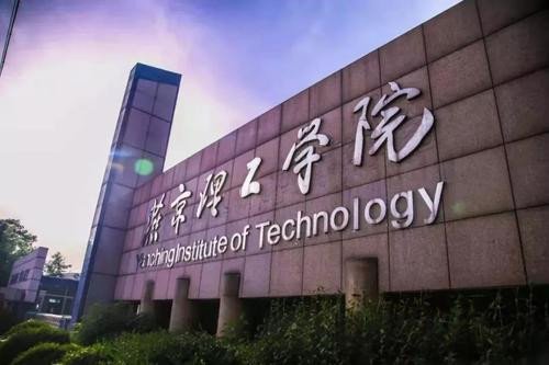 对于燕京理工学院现高价校园网一事，该学校对此有何回应？