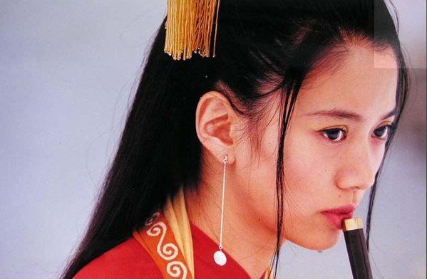 笑傲江湖中任盈盈是谁饰演