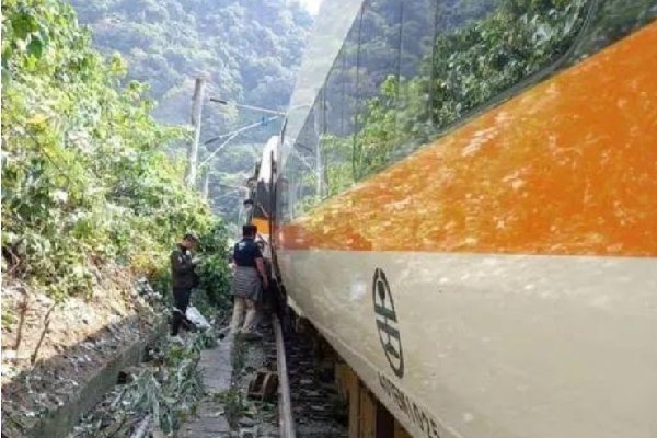 台铁出轨事故，每位死者赔偿540万新台币，死者家属能接受这样的方案吗？