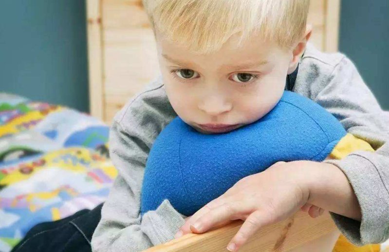 梁建章建议生1个孩子奖励100万，这个建议值得采纳吗？