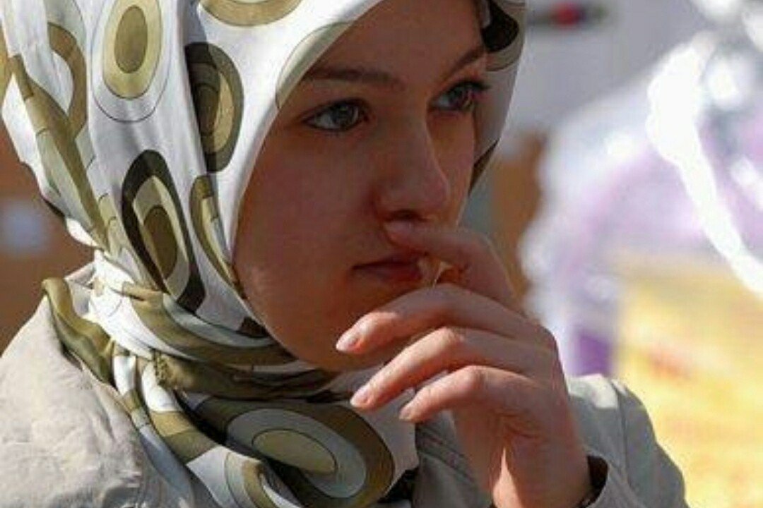 伊朗有个风俗,处女犯罪被处死刑之前,为啥要和监狱长洞房?